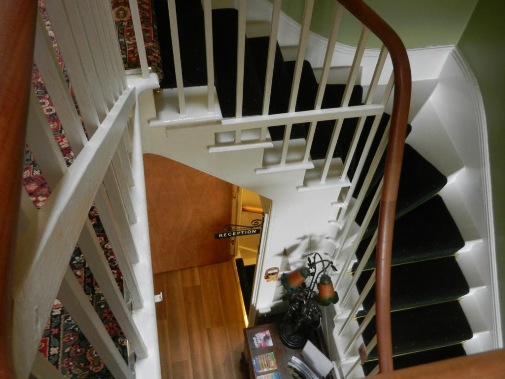 Guest house Somerton 4*
